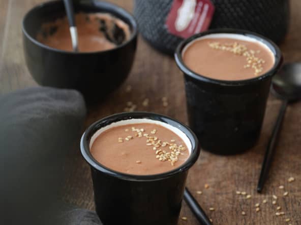Crèmes crues au chocolat et sésame