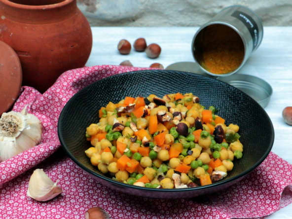 Curry de pois chiches aux petits pois et noisettes