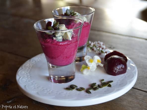 Mousse de betterave à la fourme d'Ambert, à la ricotta et aux graines de courge vertes