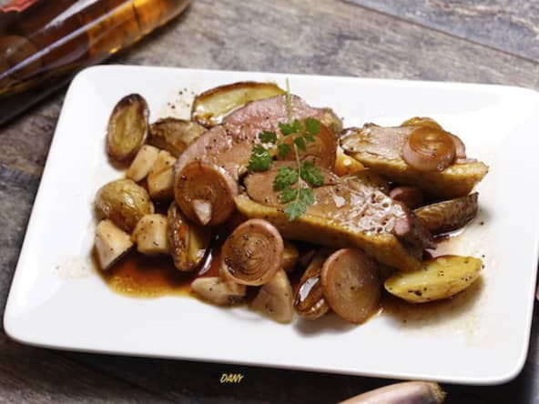 Magrets aux deux pommes et aux échalotes confites