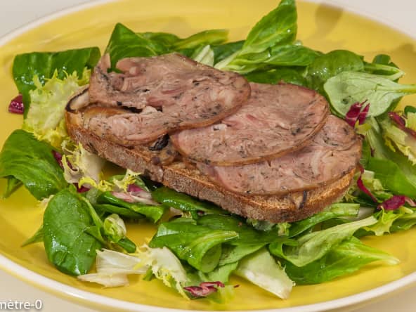 Tartine aux coulemelles et à l'andouille