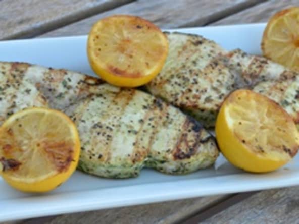 Espadon mariné à l'estragon et ail