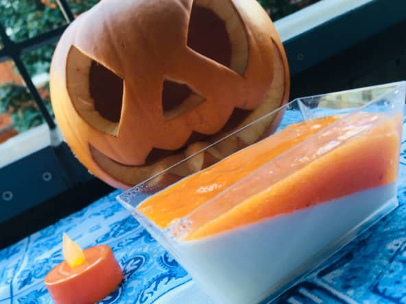Panna cotta à la crème de coco et coulis de kaki pour halloween