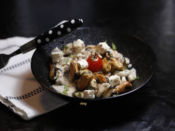 Salade tiède de moules et coco à la fêta