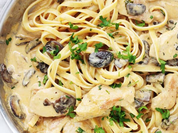 Tagliatelles au poulet sauce crème parmesan et champignons