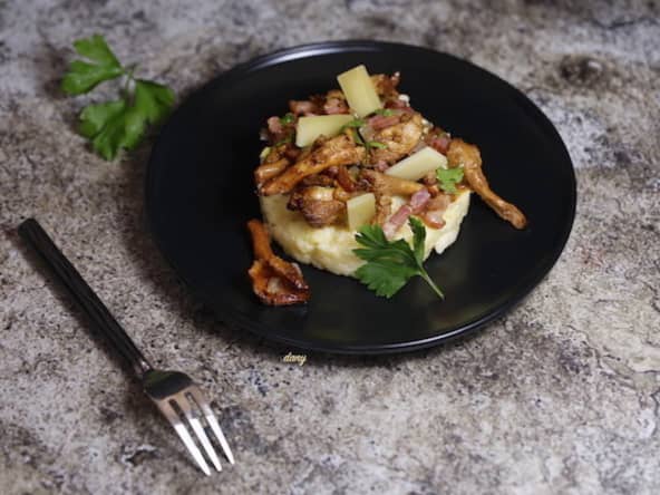 Polenta crémeuse aux girolles lard et Emmental