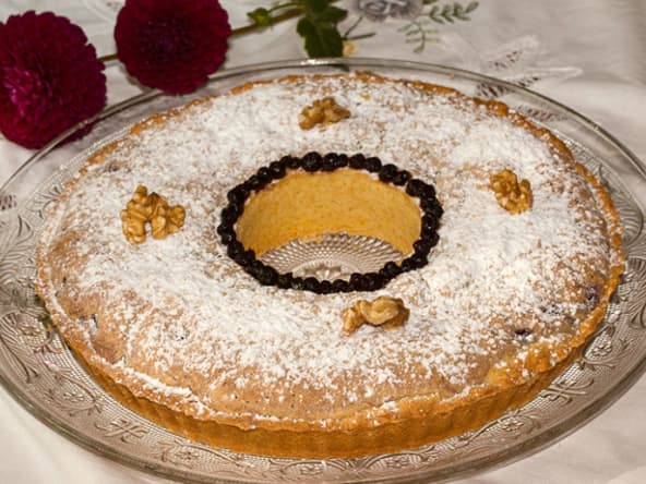 Tarte couronne biscuitée aux myrtilles et crème aux noix croquantes
