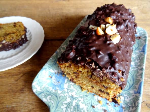 Cake aux noisettes et chocolat