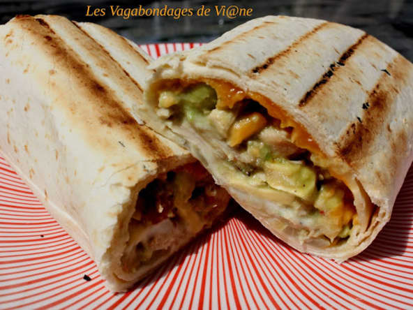 Burritos tex mex au poulet, avocat, cheddar au barbecue