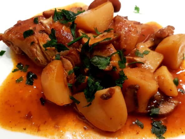 Lapin au cidre et aux champignons en cocotte