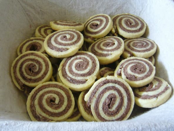 Bredele : biscuits bicolores roulés vanille/chocolat 