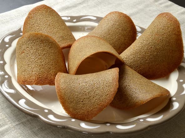 Tuiles au sarrasin et à l'orange 