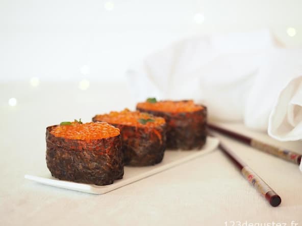 Maki aux oeufs de saumon ou gunkan maki 