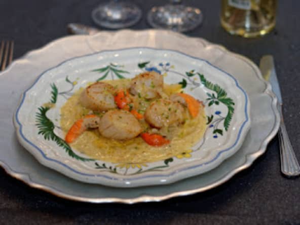 Coquilles St Jacques, compotée d'endives au curry