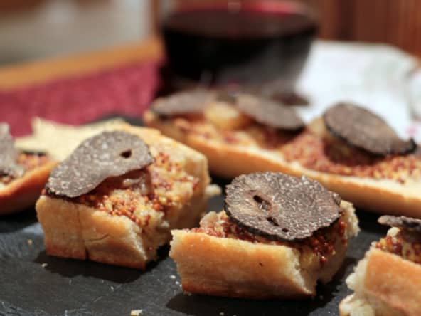 Tartines à la moelle et à la truffe du chef Juan Arbeláez