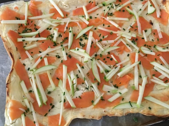 Tarte fine du dimanche soir au saumon fumé et pomme Granny Smith