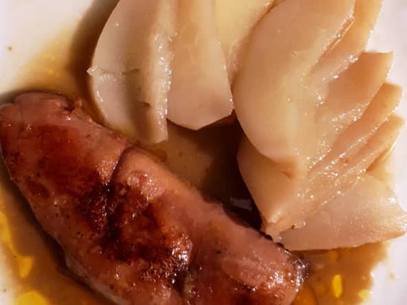 Foie gras poêlé, à la poire et aux épices