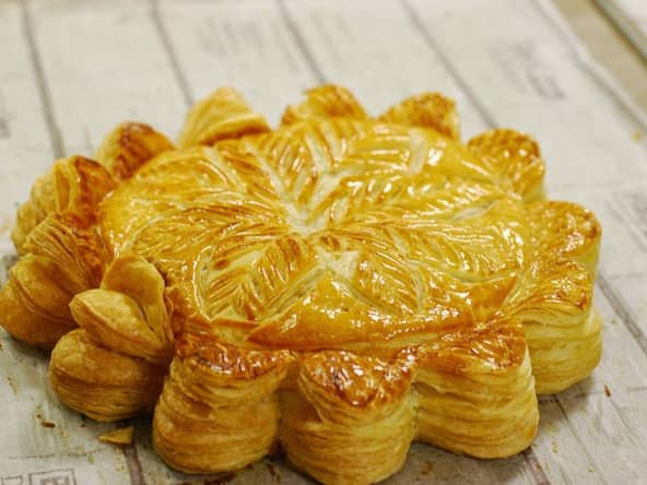 Galette des rois fourrée à la frangipane de noisettes et chocolat