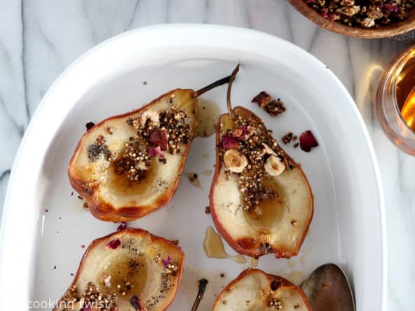Poires infusées à la cardamome et irrésistible granola de quinoa