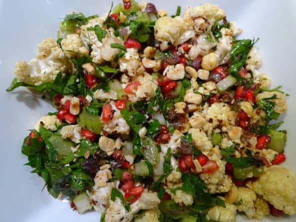 Salade de chou-fleur rôti et noisettes