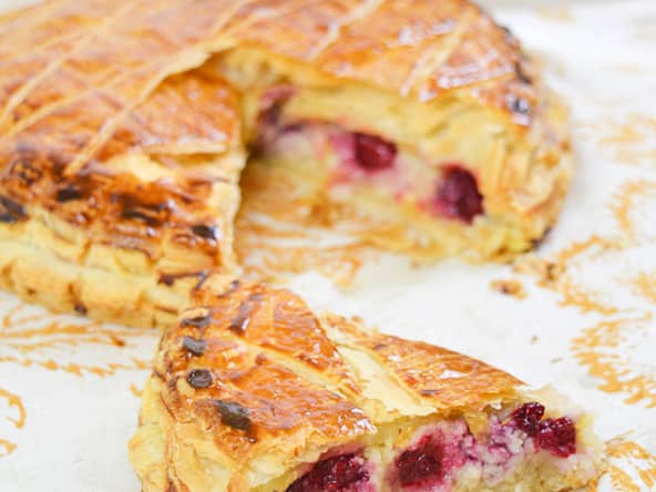 Galette des Rois acidulée aux framboises et au yaourt