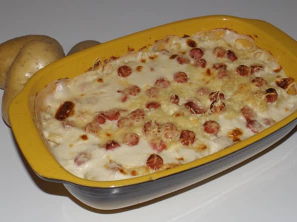 Gratin de pommes de terre aux knacki et aux Kiri®