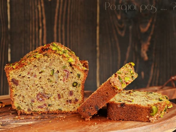 Cake sans lactose aux dattes, pistaches et orange