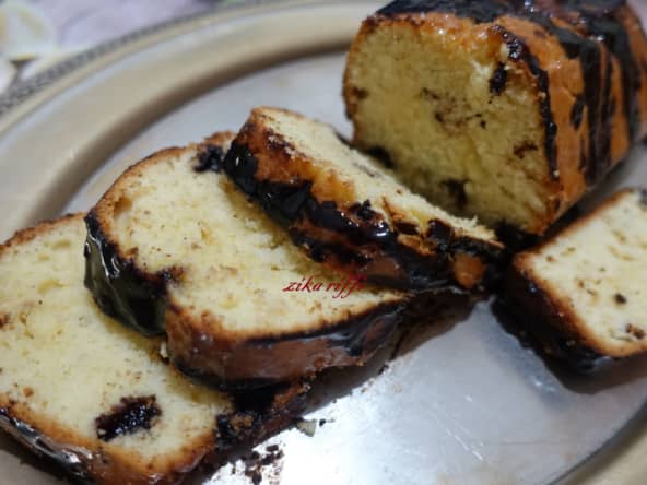 CAKE AU SIROP DE CITRON-BERGAMOTE - CHOCOLAT ET POUDRE D'AMANDES
