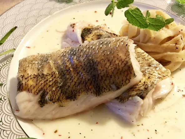 Sandre au court bouillon, sauce au Riesling