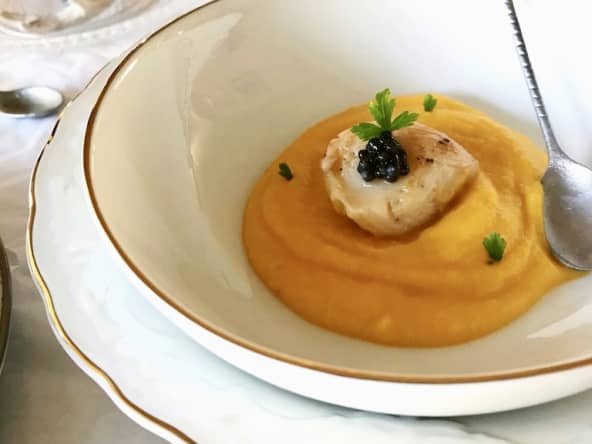 Crème de butternut, St Jacques au caviar d'Aquitaine