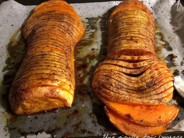 Butternut hasselback très parfumée à la cardamome et quatre épices