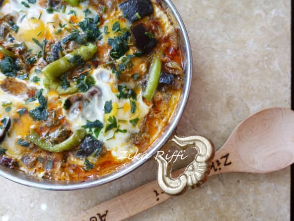 Chakchouka ou ratatouille aux aubergines et aux oeufs