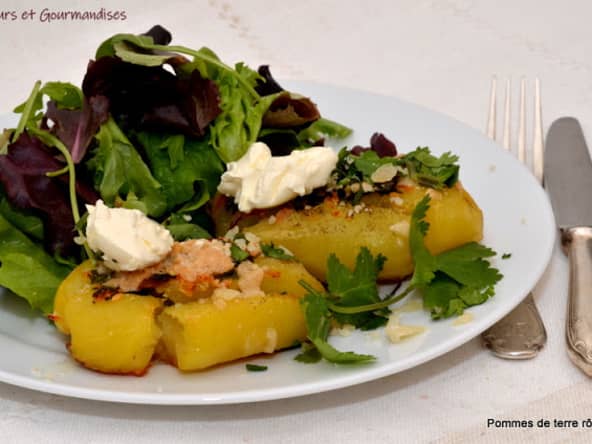 Pommes de terre rôties au beurre, à l’ail et au fromage.