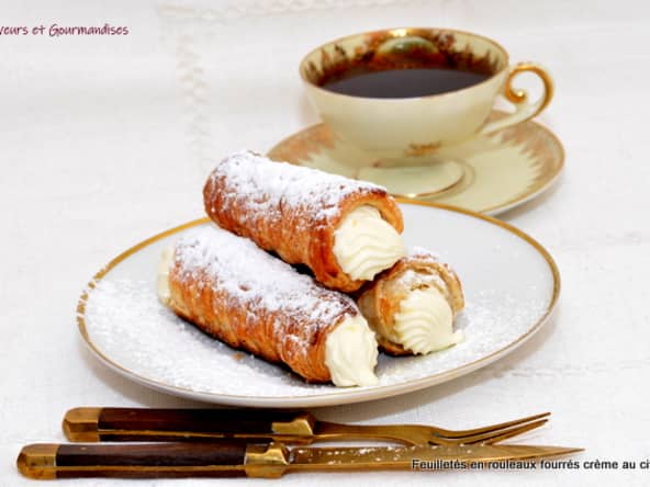 Feuilletés roulés fourrés crème citronnée comme des cornets d'amour