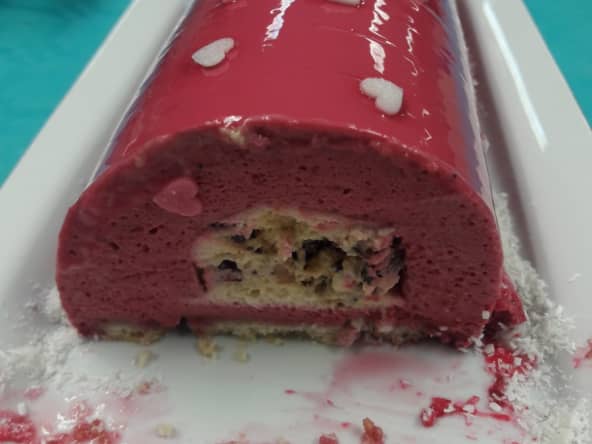 Bûche de noël framboise et son insert nougat