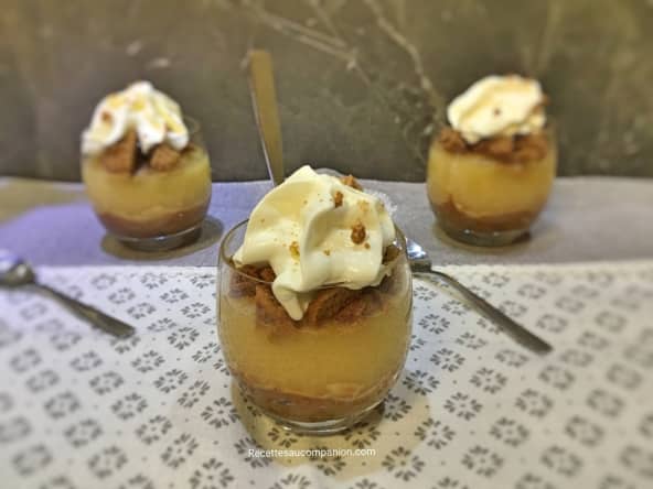 Verrine de compote liégeoise au caramel beurre salé et crumble de spéculos