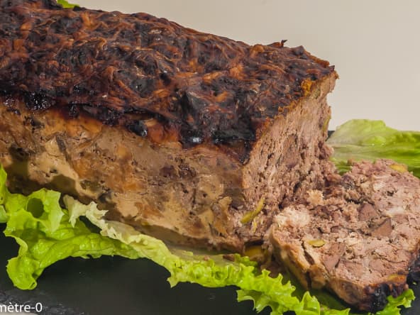 Terrine de cochon aux foies de volailles et au porto