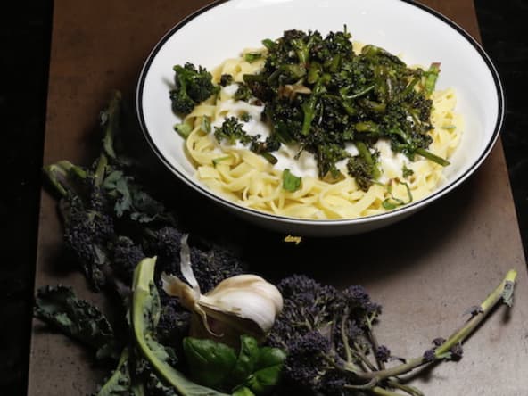 Pâtes fraîches aux brocolis raves et au basilic