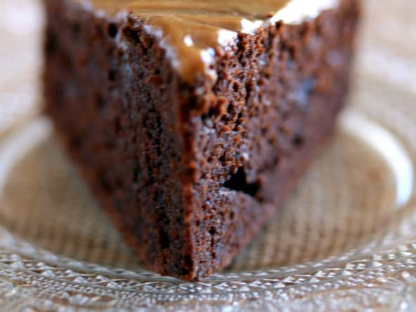Gâteau chocolat au yaourt topping noisettes