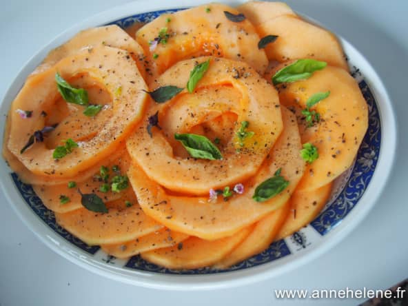 Carpaccio de melon au vinaigre balsamique blanc et basilic
