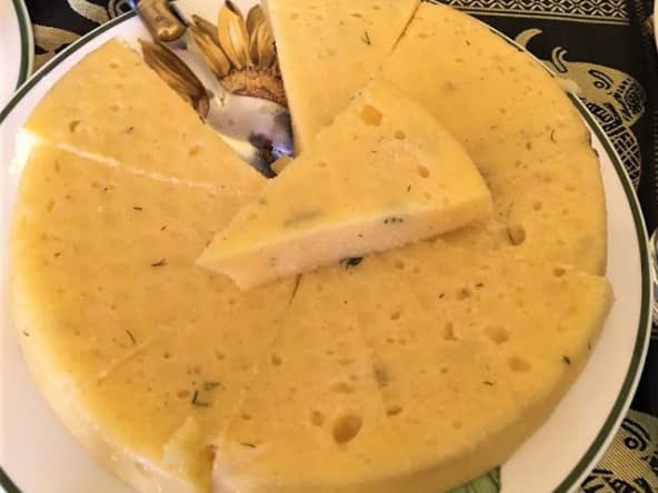 Polenta au parmesan, paprika fumé et à l'aneth