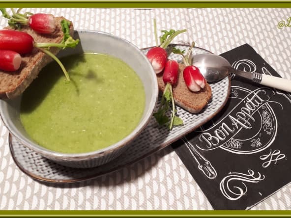 Velouté de fanes de radis et mozzarella