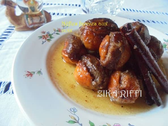 Nèfles du Japon farcies aux noix 