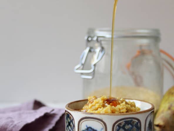 Quinoa au lait, curcuma, épices et sirop d'érable