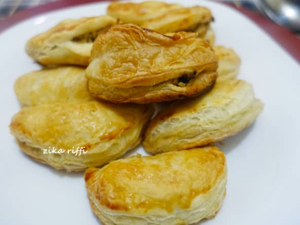 CHAUSSONS FEUILLETÉS FARCIS AU POULET-PÂTE FEUILLETÉE ROULÉE