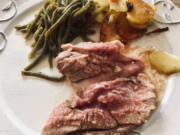 Gigot d’agneau à l’ail et au romarin pour votre repas de Pâques