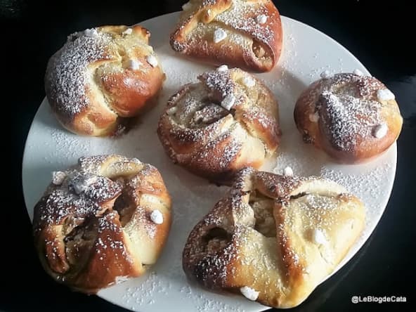 Brioches fourrées aux pommes- Plăcinte