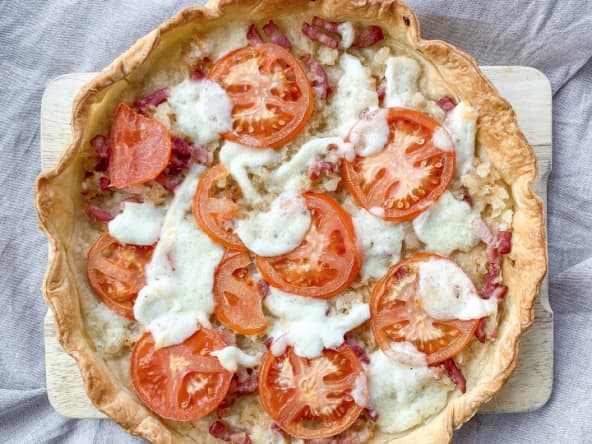 Tarte oignons, tomates, lardons et mozzarella