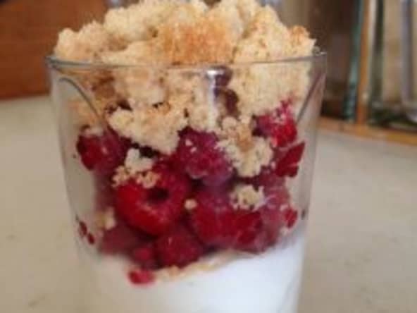 Un crumble sans gluten et sans œuf aux fruits rouges