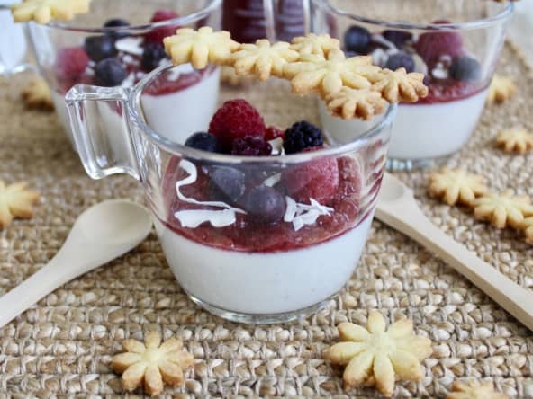 Panna Cotta lait de coco, framboise, sablé coco